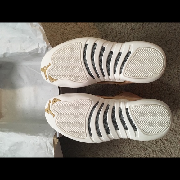 Woman’s Air Jordan 12 Retro - Picture 3 of 5